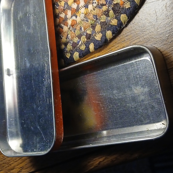 Mickey  mouse  can - Picture 4 of 4